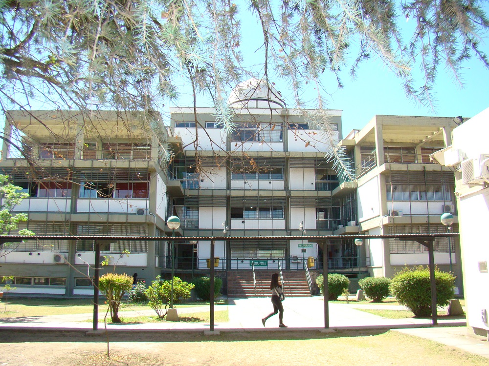 Foto frente del edificio del rectorado