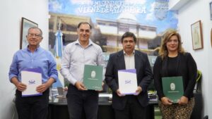 Claudio Mohr y Daniel Hoyos en el centro