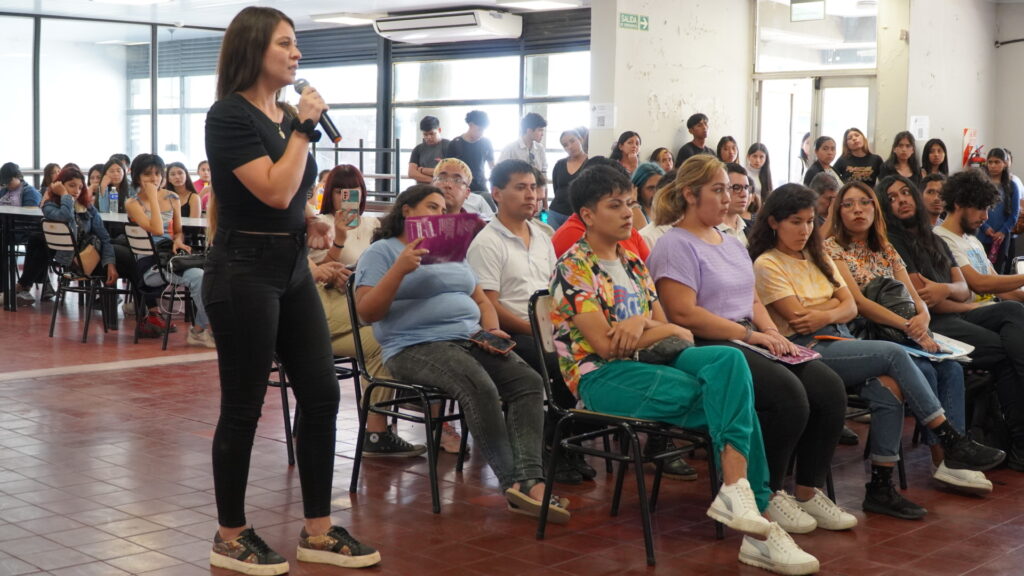 Voces estudiantiles en la sesión extraordinaria