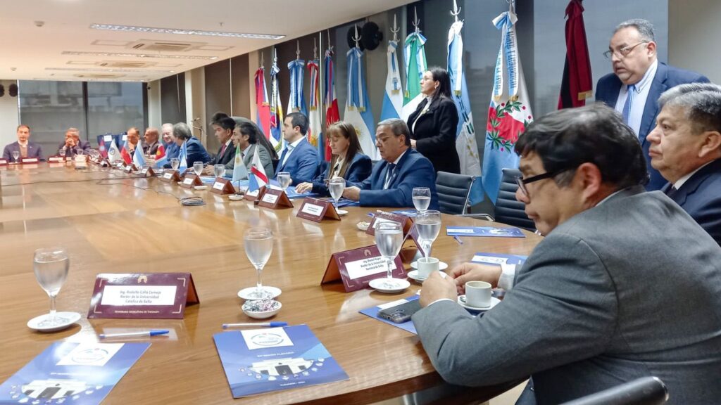 Daniel Hoyos en la reunión del Parlamento