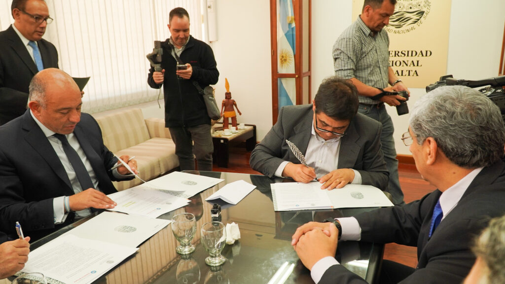 Durante la firma