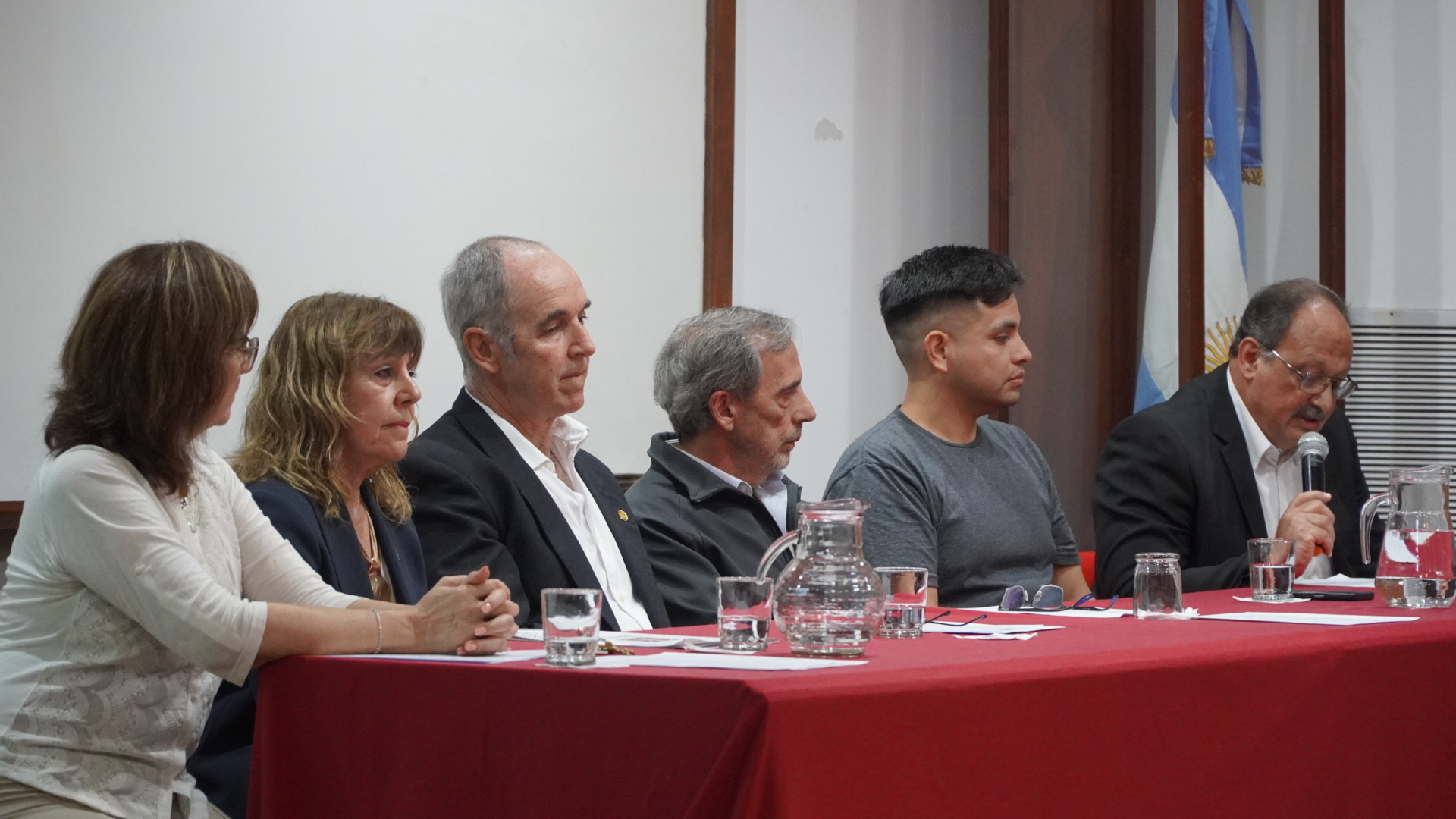 El Dr. Alejandro Hernández durante su discurso