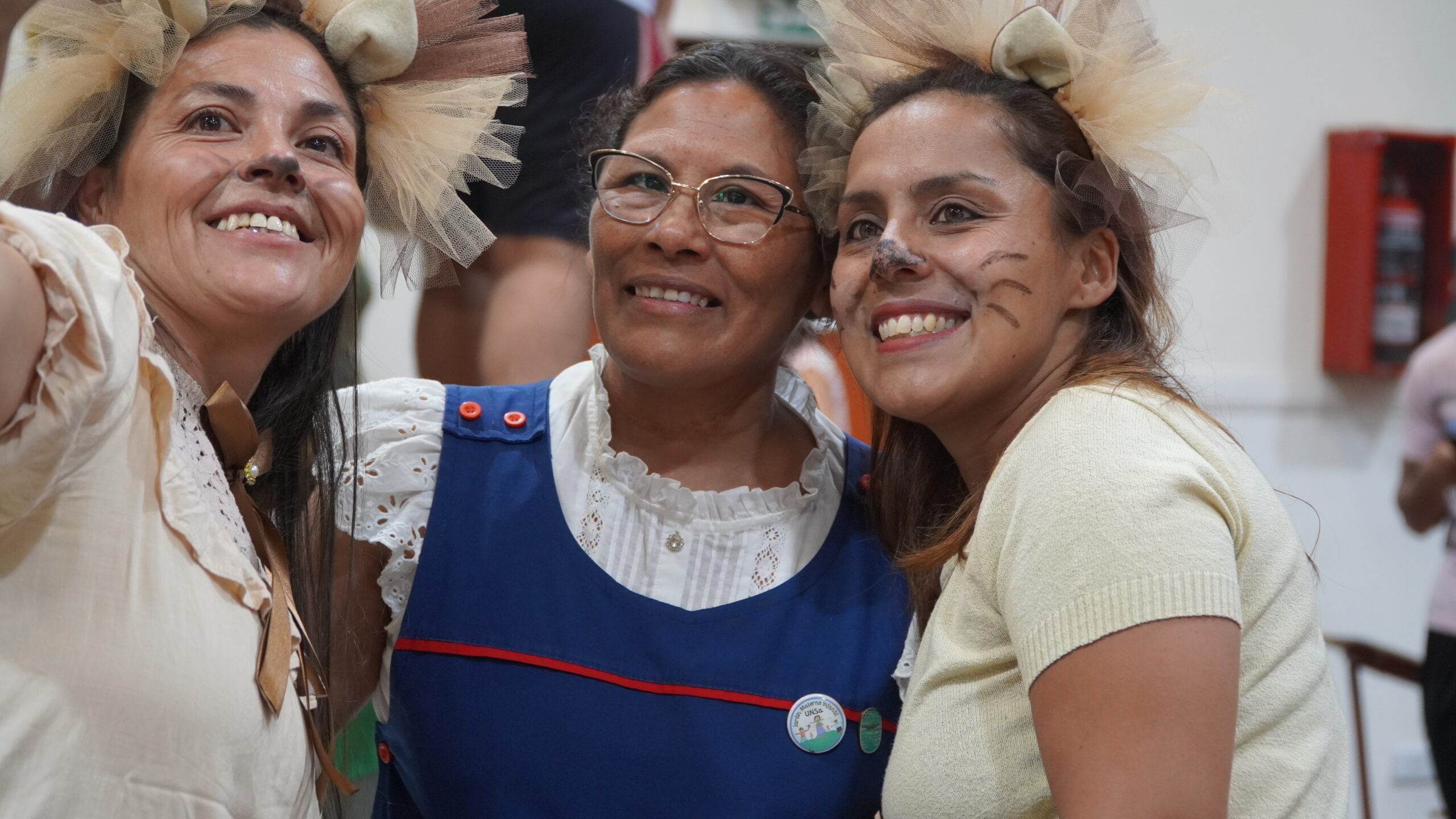 Al centro la Profesora Josefina Mamaní
