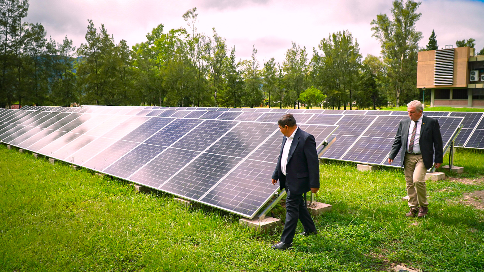 Solar Inclusion Somos la 1° Universidad Pública del país con Parque Solar - Universidad ...