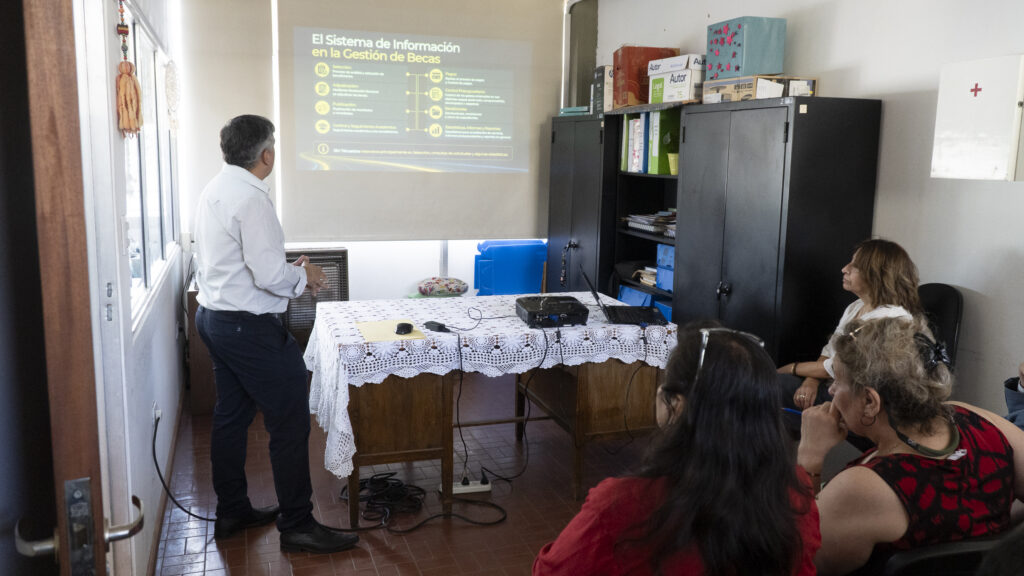 Becas -12